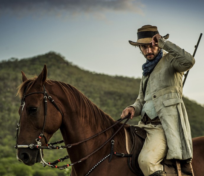 Rodrigo Santoto está de volta às novelas em Velho Chico e já grava na pele do novo personagem (Foto: Sergio Zalis/ Globo)