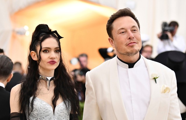 Mandatory Credit: Photo by Charles Sykes/Invision/AP/Shutterstock (9665065l)Grimes, Elon Musk. Grimes, left, and Elon Musk attend The Metropolitan Museum of Art's Costume Institute benefit gala celebrating the opening of the Heavenly Bodies: Fashion and (Foto: Charles Sykes/Invision/AP/Shutterstock)