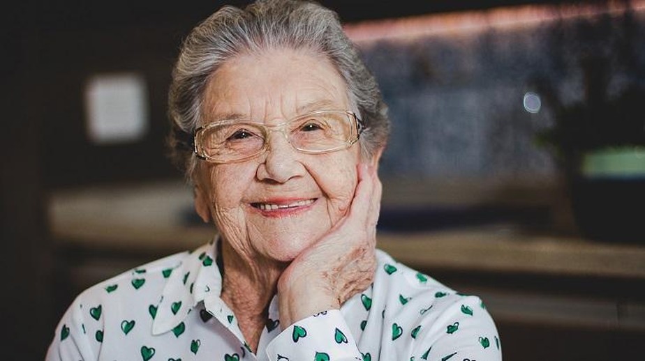 Morre apresentadora Palmirinha aos 91 anos | Famosos | extra