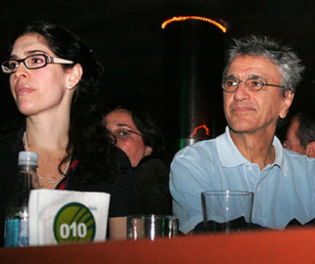 Paul lavigne e Caetano Veloso, já separados, assistem a show em 2008 (Foto: AgNews)