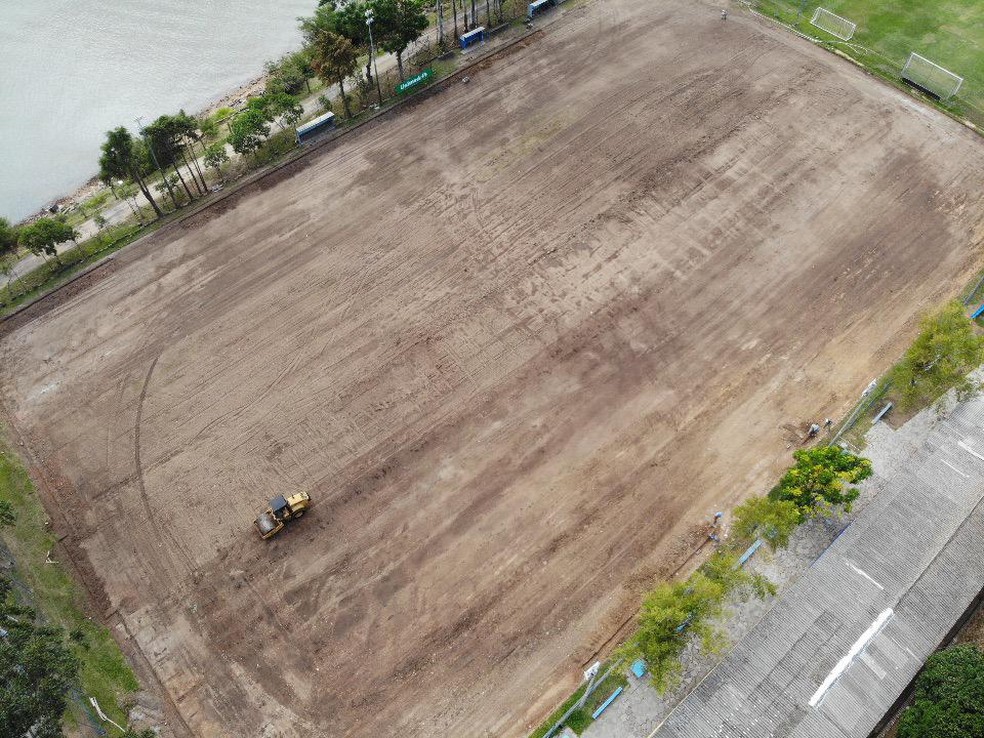 Grêmio inicia instalação de gramado sintético no CT do Cristal — Foto: Greenfield/Divulgação