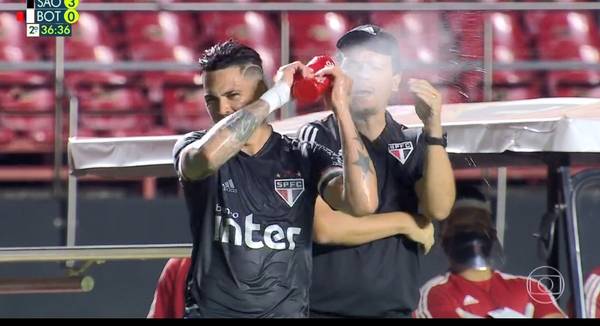 Luciano reencontra Diniz: Indicações, broncas e brincadeiras no São Paulo.