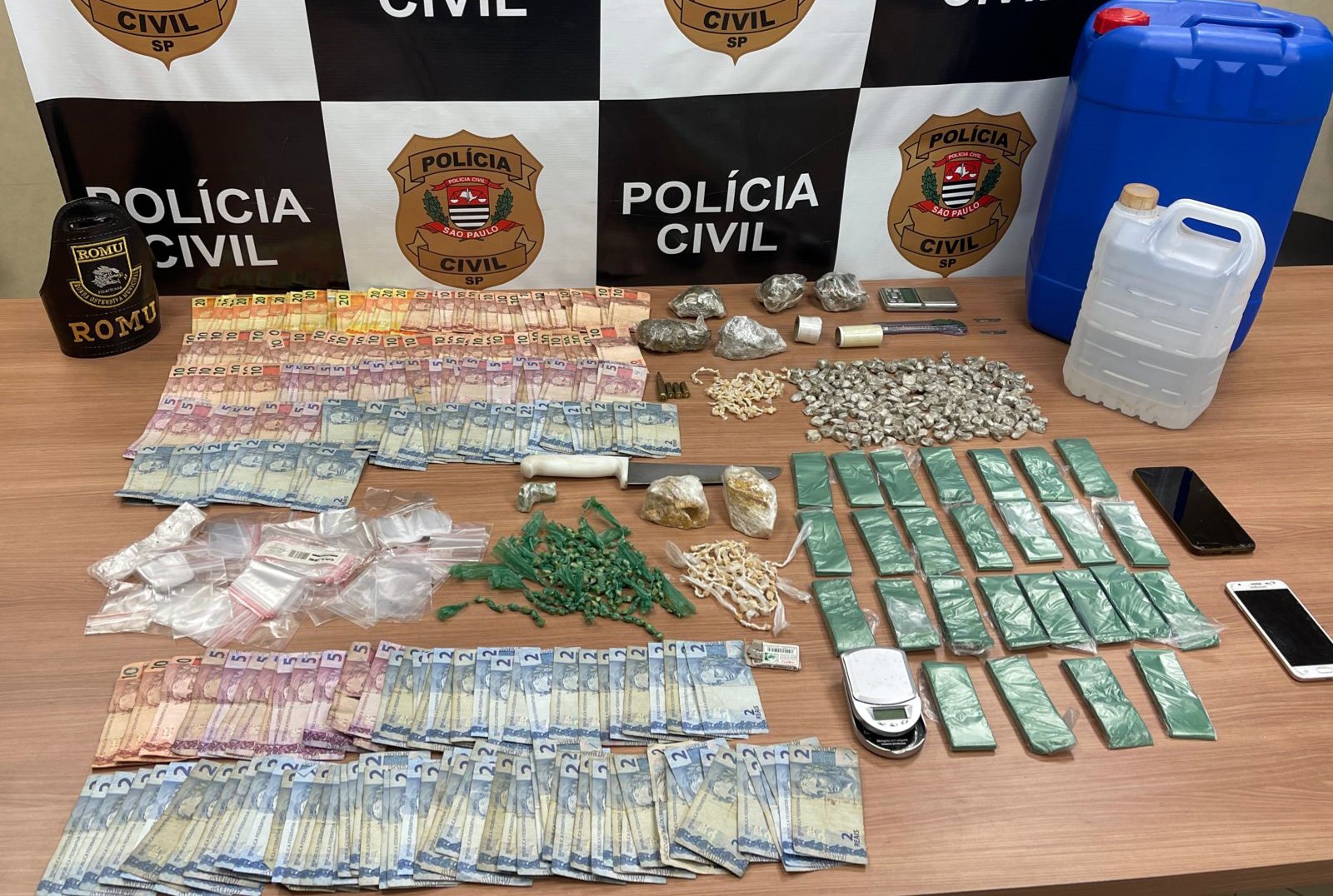 Polícia Civil prende suspeito de comandar ponto de tráfico em Piracicaba e apreende moto, drogas, dinheiro e munições