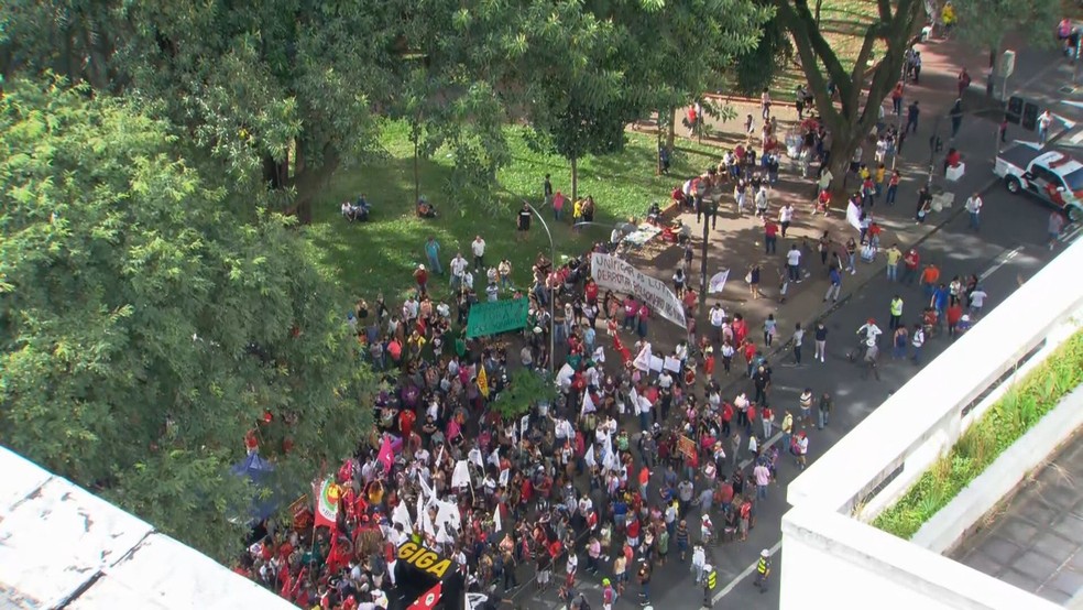 Protesto no Centro de S�o Paulo contra o governo Bolsonaro � Foto: Reprodu��o/GloboNews