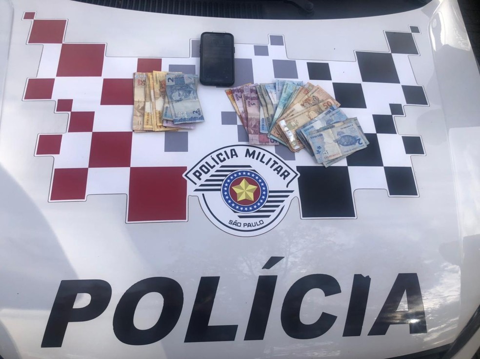 Objetos apreendidos com suspeito em Mogi Guaçu — Foto: Polícia Militar/Divulgação