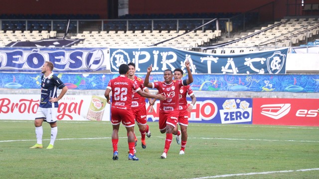Alan Mineiro comemora gol no primeiro tempo