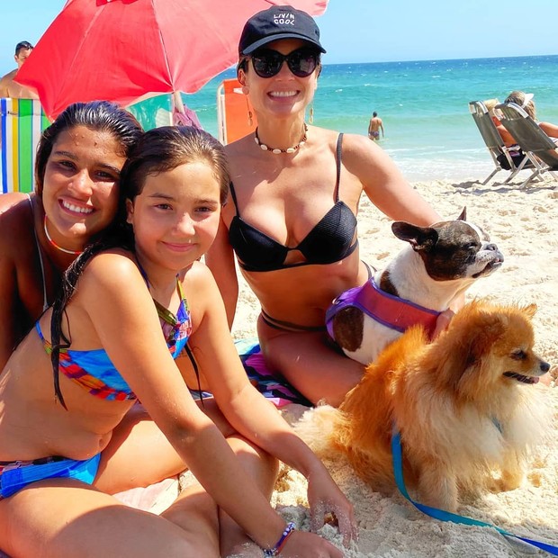Flávia Alessandra e família (Foto: Reprodução/Instagram)