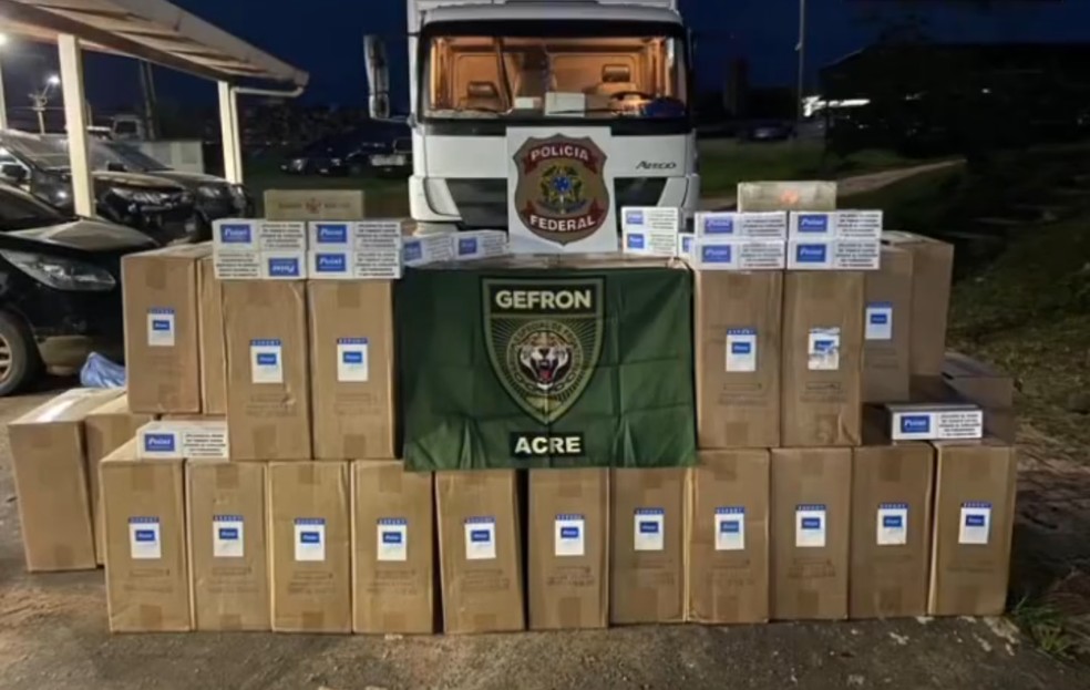 Cigarro de origem boliviana foi apreendido em Epitaciolândia — Foto: Arquivo/Gefron