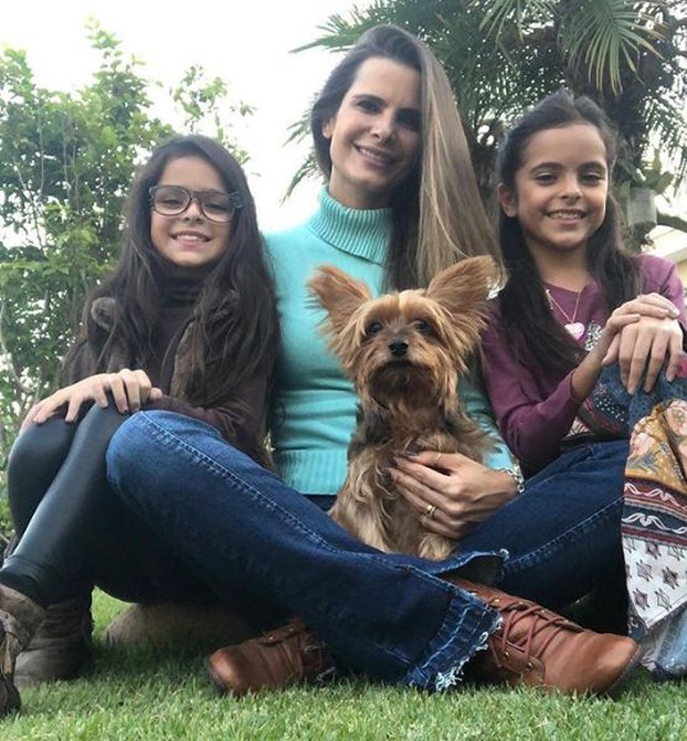 Flávia Camargo com as filhas, Isabella e Helena (Foto: Reprodução/Instagram)