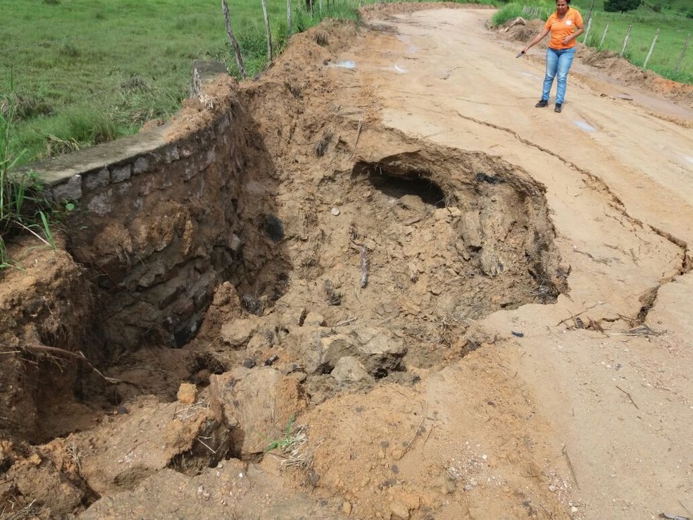 Área rural de Barreiros, na Mata Sul, foi a mais prejudicada pela chuva do fim de semana (Foto: Defesa Civil de Barreiros/Divulgação)