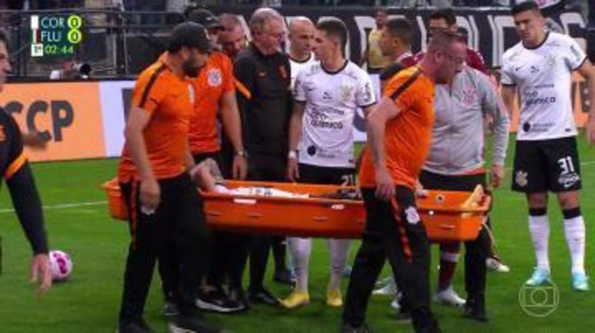 Gustavo Mosquito sofre lesão no joelho com um minuto e deixa jogo do ...