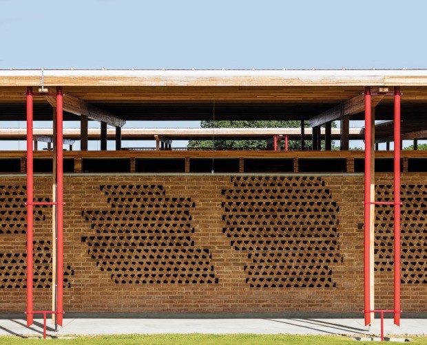 Marcelo Rosenbaum projeta escola no Tocantins com ajuda de aluno (Foto: Leonardo Finotti)