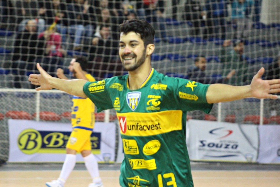 Atleta do Lages Futsal bate a cabeÃ§a em treino e morre apÃ³s uma semana no hospital