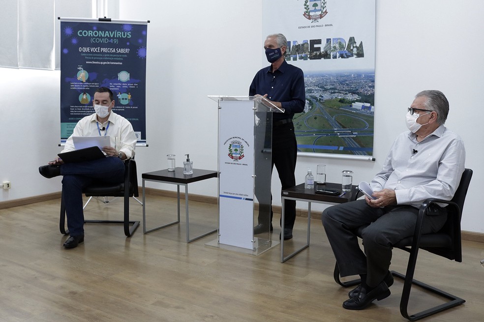 Leitos foram anunciados em coletiva de imprensa da Prefeitura de Limeira &mdash; Foto: Eduardo Zanzirolamo/ Prefeitura de Limeira