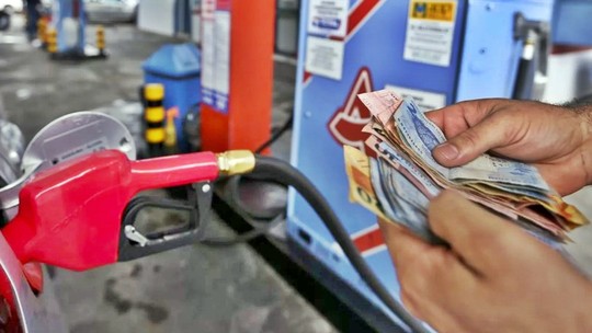 Mais de 70% do preço da gasolina é composto por impostos e parcela da Petrobras