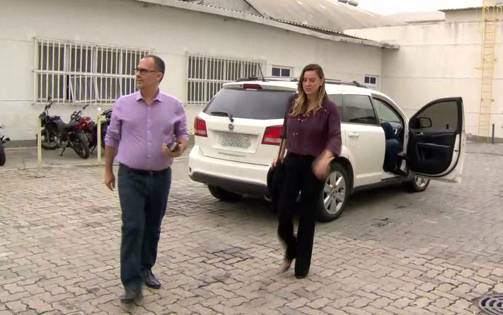 Presidente do Fluminense chegou por volta das 11h30 para prestar depoimento na Cidade da Polícia (Foto: Reprodução / GloboNews)