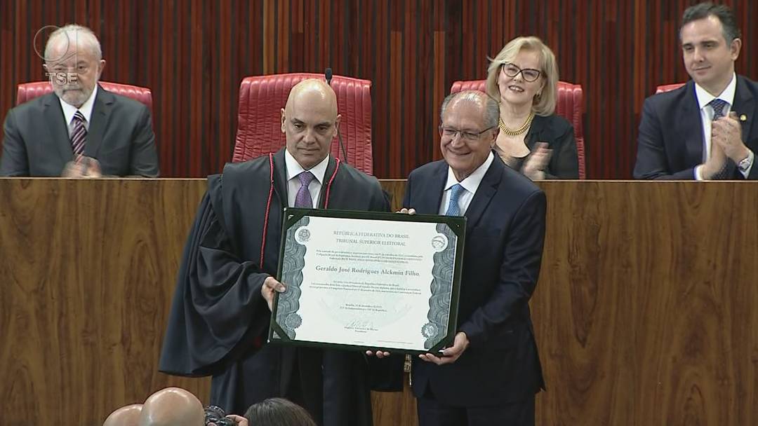 Geraldo Alckmin recebe o diploma de Alexandre de Moraes, presidente do TSE