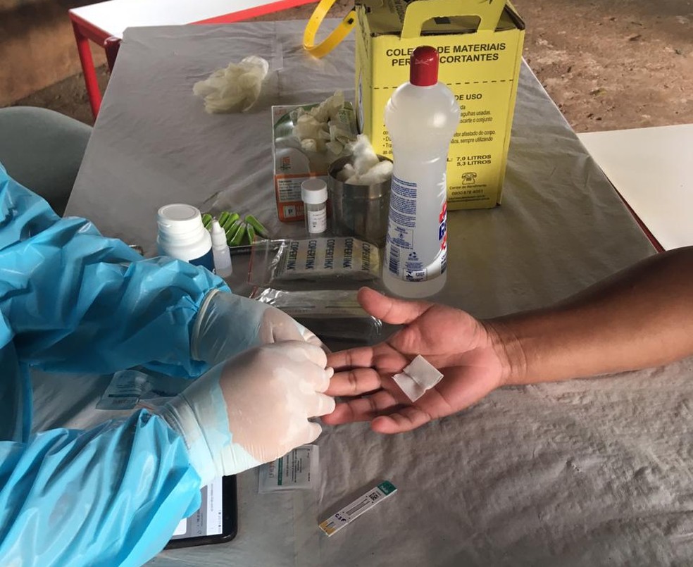 Indígenas passam por testes rápidos para detectar a Covid-19 em Avaí — Foto: Vanessa Aguiar/ TV TEM 