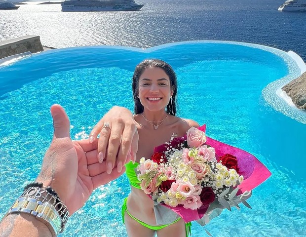 Hariany é pedida em casamento (Foto: Reprodução/Instagram)