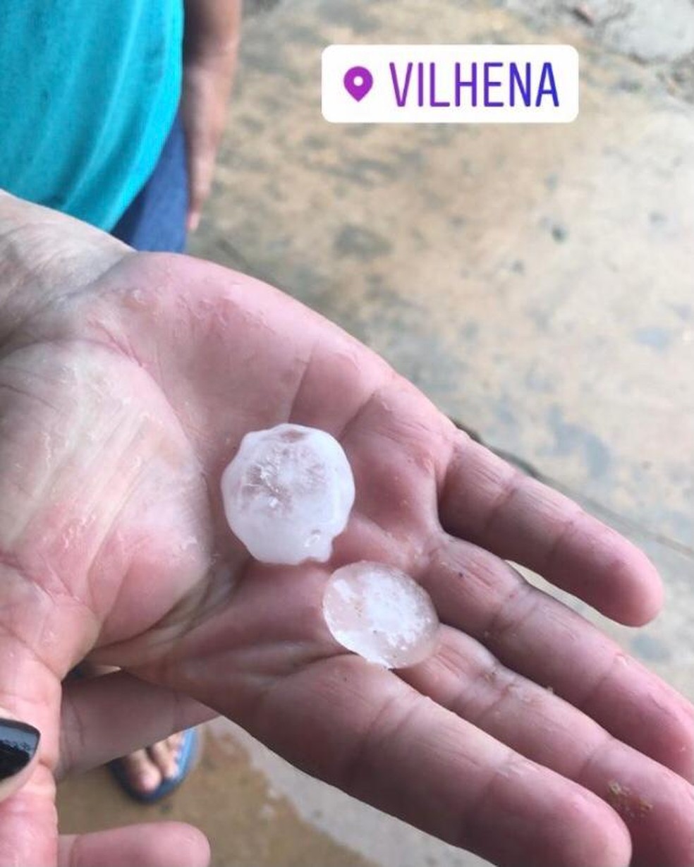 Moradores de Vilhena, RO, registram chuva com granizo — Foto: Reprodução/Redes Sociais 