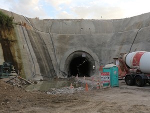 Chegada do túnel da transposição, eixo leste, em Monteiro (PB) (Foto: Artur Lira/G1)