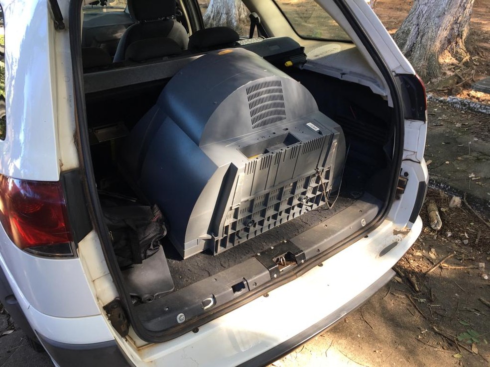 Prédio é alvo de furtos, em Presidente Prudente — Foto: João Alberto Pedrini/G1