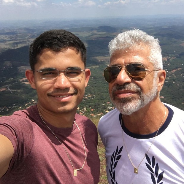 "É seu filho?", questiona seguidor em foto de Lulu Santos com Clebson Teixeira (Foto: Reprodução/Instagram)