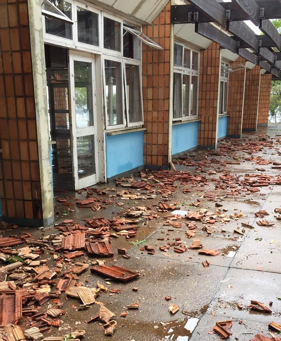Vendaval causou estragos no Balneário de Panorama nesta terça-feira (5) — Foto: Administração Balneário de Panorama/Cedida