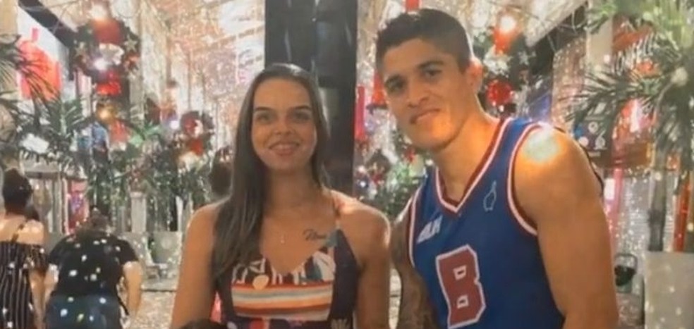 Jogador de futebol maranhense, Wanderson Cavalcante ao lado da esposa, Beatriz Torres. — Foto: Reprodução/Redes sociais