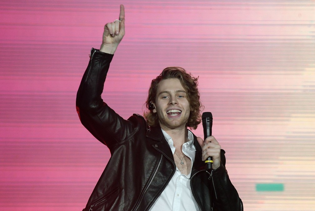 Luke Hemmings, vocalista do 5 Seconds of Summer, canta no Palco Mundo do Rock in Rio 2017 (Foto: Alexandre Durão/G1)