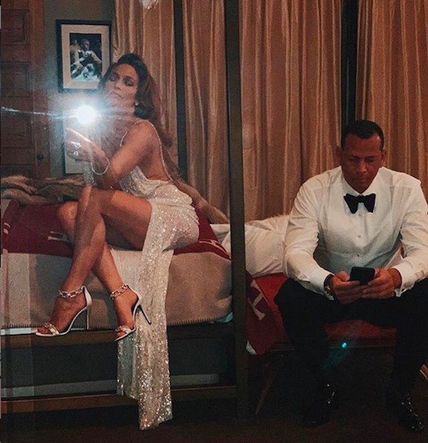 A cantora Jennifer Lopez com o namorado, o ex-jogador de beisebol Alex Rodriguez (Foto: Instagram)