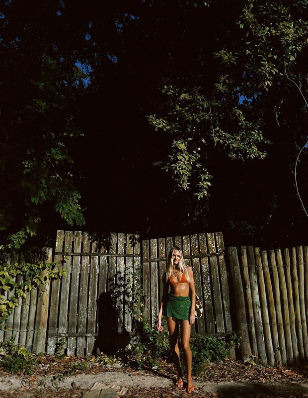 Candice Swanepoel em Trancoso (Foto: Reprodução/Instagram)