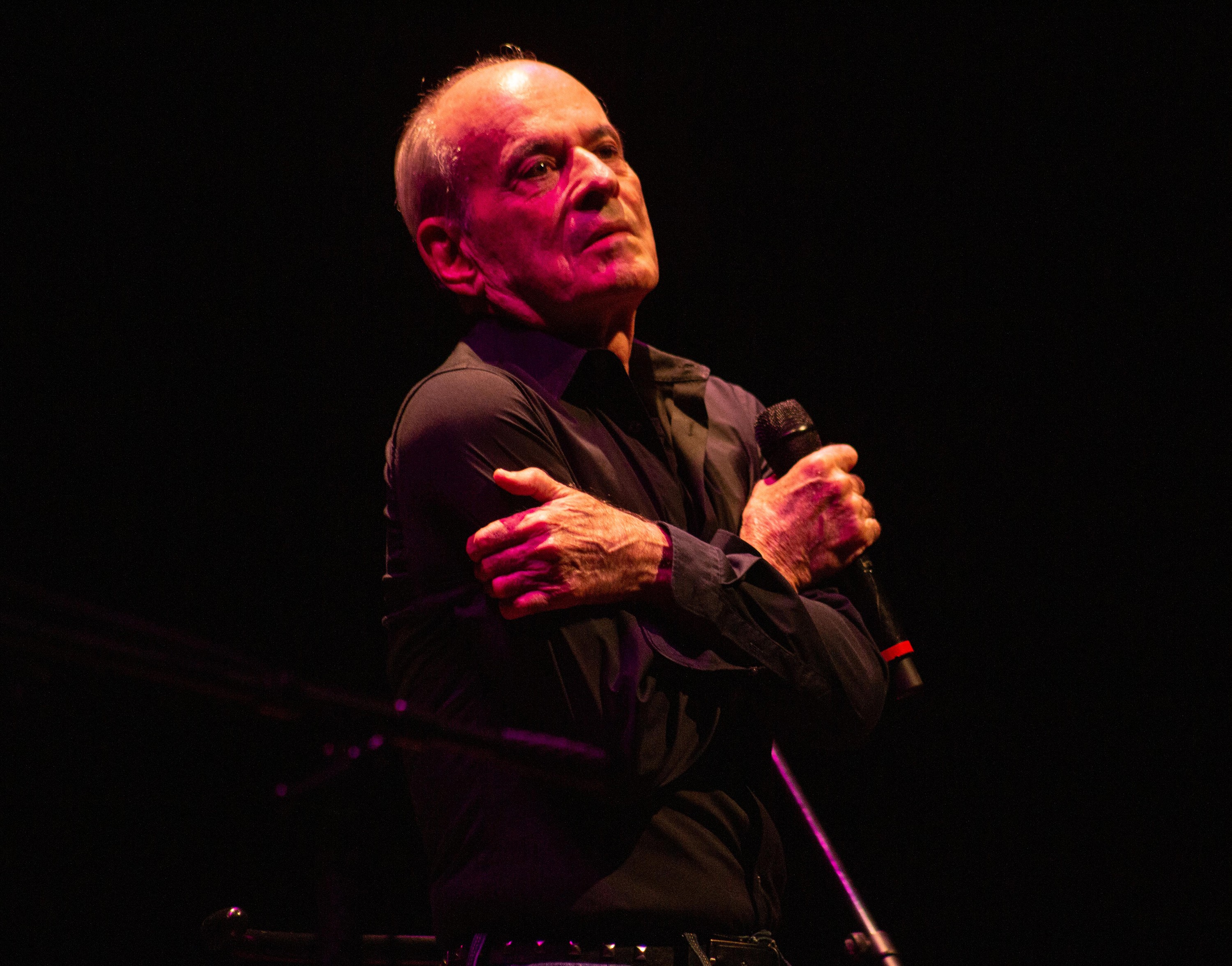 Ney Matogrosso transita entre o drama e a sensualidade em recital com o pianista Leandro Braga