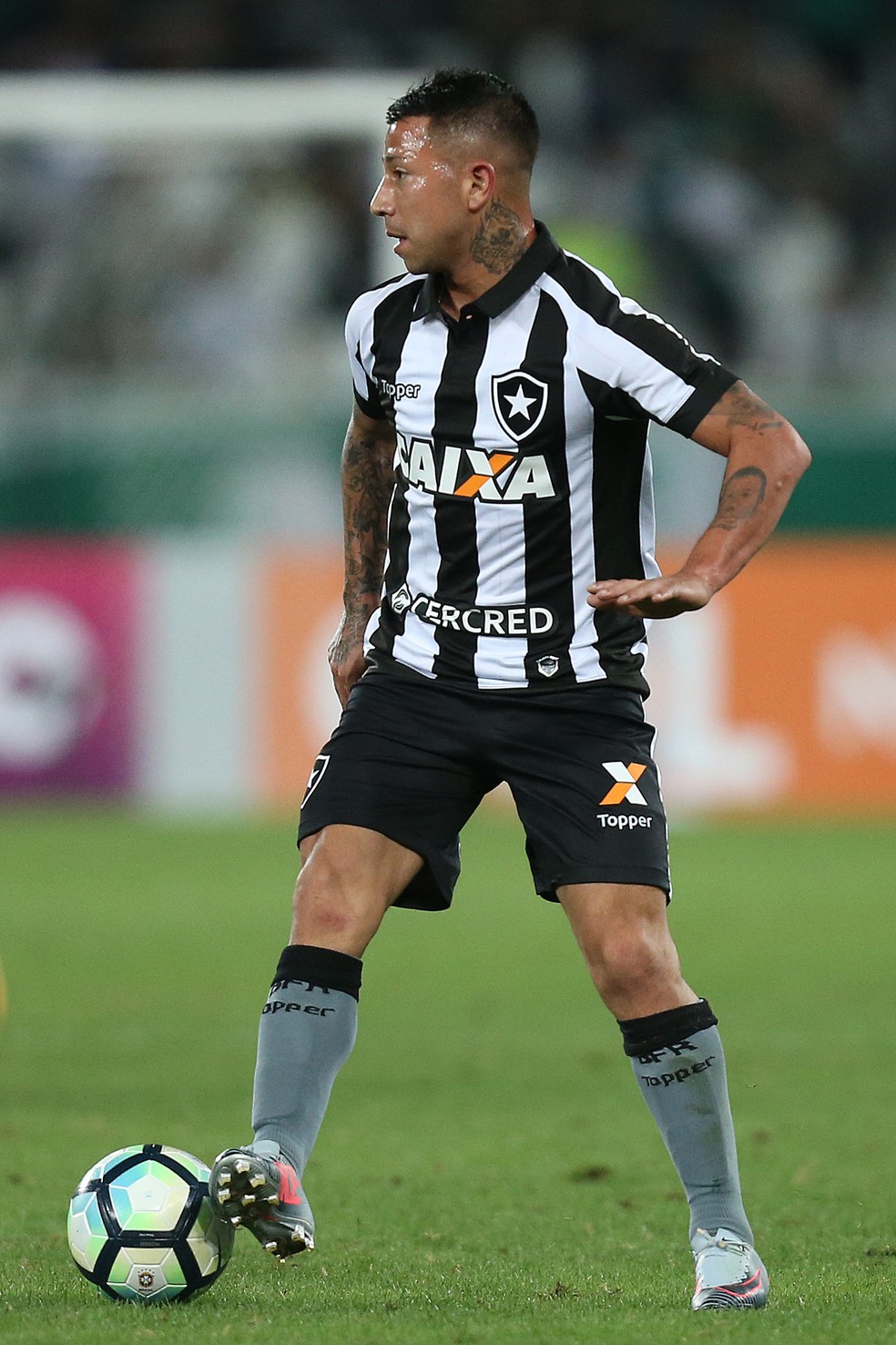 Mais adaptado, Valencia deve ter nova chance como titular (Foto: Vitor Silva/SSPress/Botafogo)