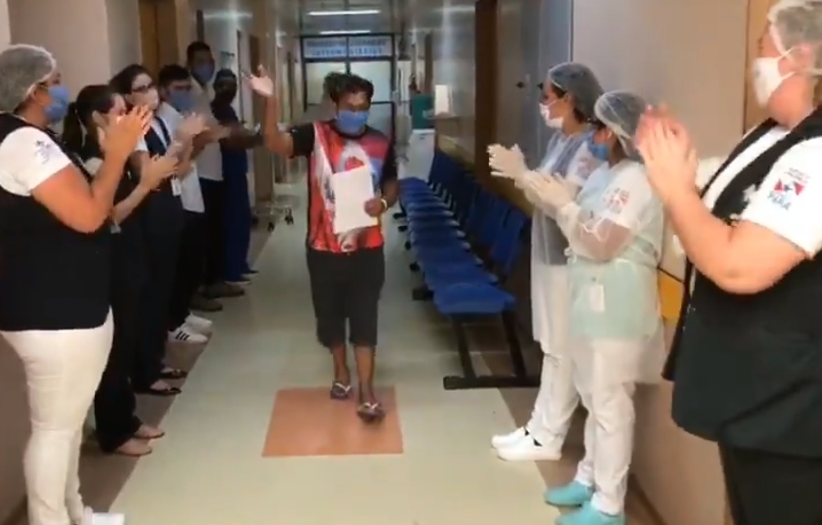 Afonso Waldir da Silva se recupera da Covid-19 e é aplaudido por funcionários do hospital (Foto: reprodução/instagram)
