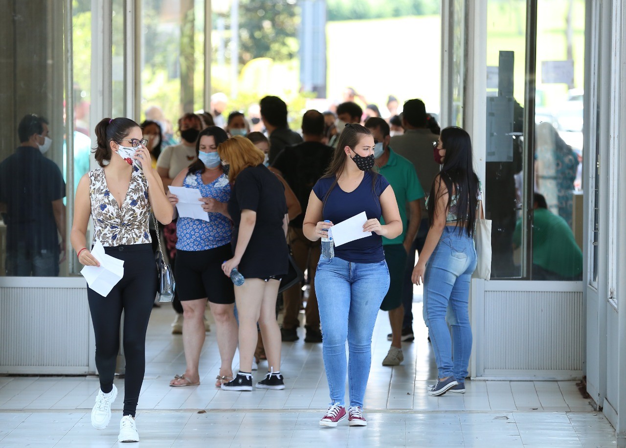 Veja FOTOS do vestibular da UFPR neste domingo (13)