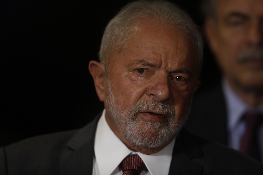 O presidente eleito Luiz Inácio Lula da Silva (PT) durante fala à imprensa em Brasília na última quarta (9)
