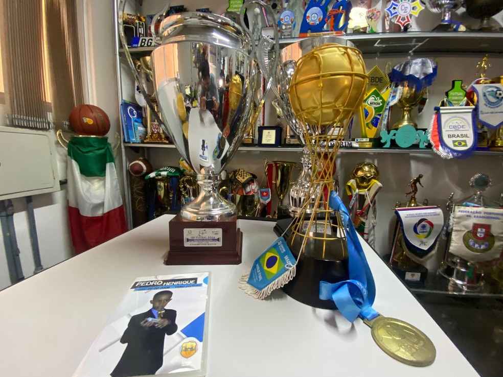 T&iacute;tulos conquistados por Pedrinho pelo Col&eacute;gio Amorim &mdash; Foto: Bruno Cassucci