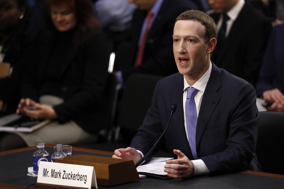 Mark Zuckerberg, presidente do Facebook, presta depoimento ao Senado americano (Foto: Reuters)