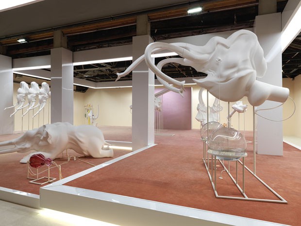 Marguerite Humeau expõe esculturas que misturam ciência e imaginação em Paris (Foto: Divulgação)