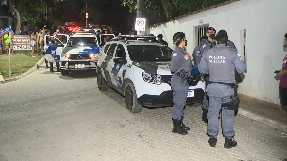 Policiais Militares estiveram no Morro do Moreno, em Vila Velha, após o crime.— Foto: Reprodução/TV Gazeta