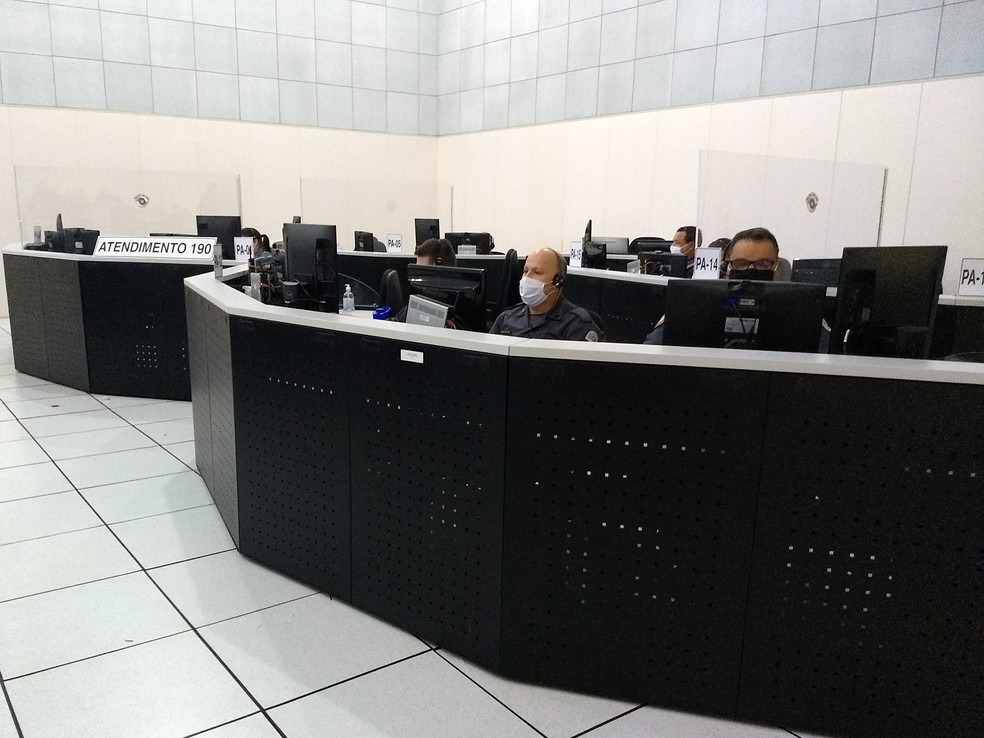 Centro de Operações da Polícia Militar (Copom) recebeu mais de 251 mil ligações nos primeiros 5 meses de 2020 — Foto: Stephanie Fonseca/G1