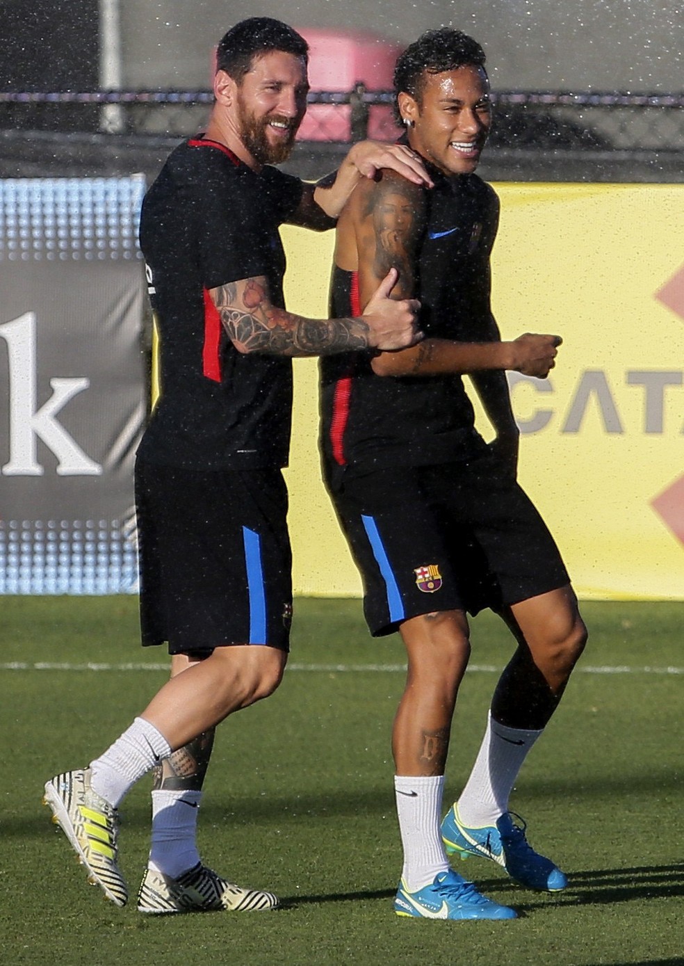 Messi e Neymar ficaram amigos no Barcelona (Foto: JuanJo MartÃ­n/EFE)