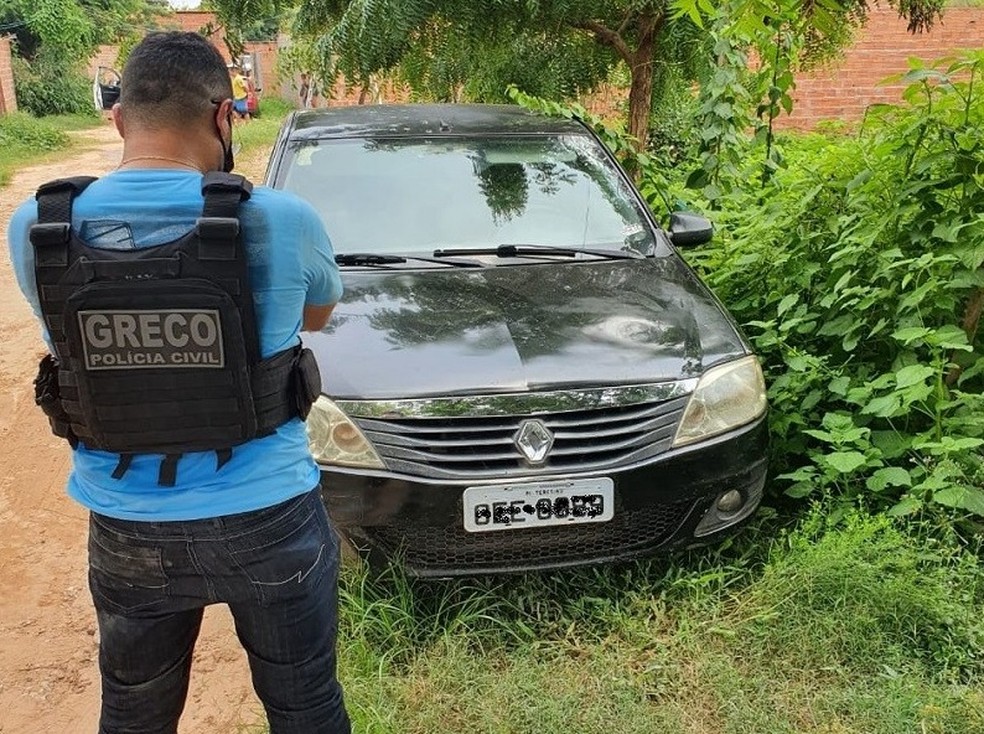 Carro roubado foi recuperado pelos policiais  — Foto: Divulgação /PC-PI