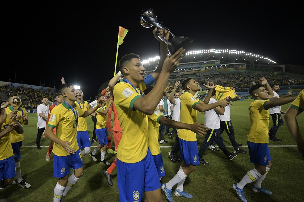 Conheça Henri: zagueiro campeão mundial que festeja espaço e sonha com chance no Palmeiras