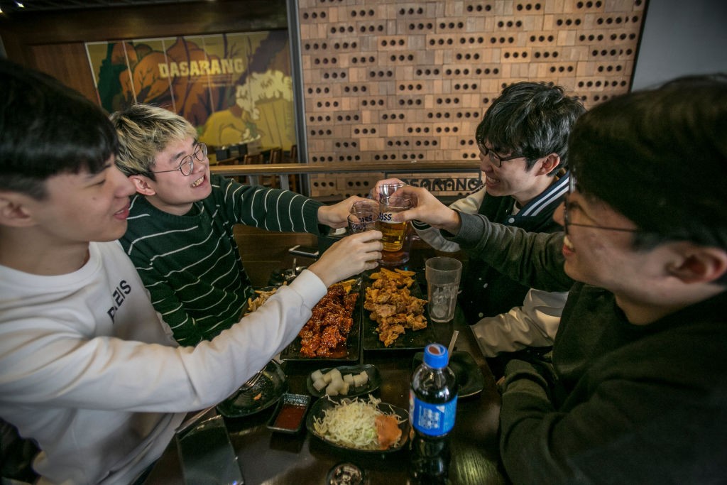 Frango frito era comida barata na Coreia do Sul e agora pode custar até US$  22