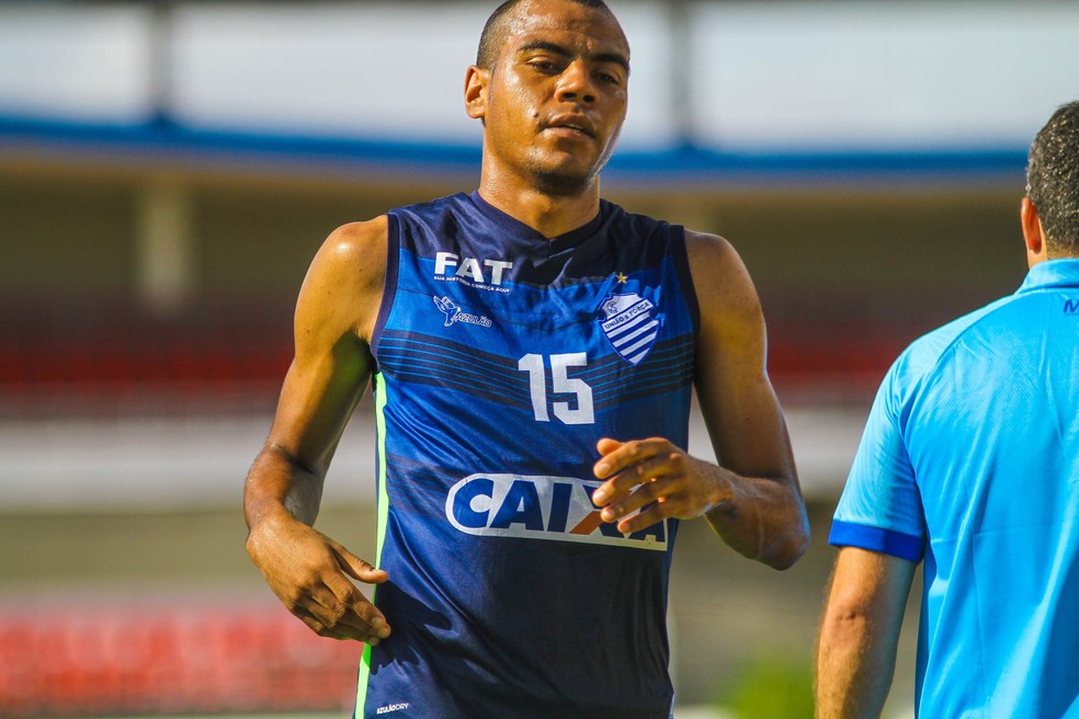 Régis não faz mais parte do elenco do CSA — Foto: Morgana Oliveira/CSA