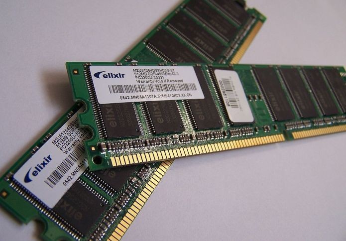 Devido a má montagem, memórias RAM também podem ocasionar tela sem imagem