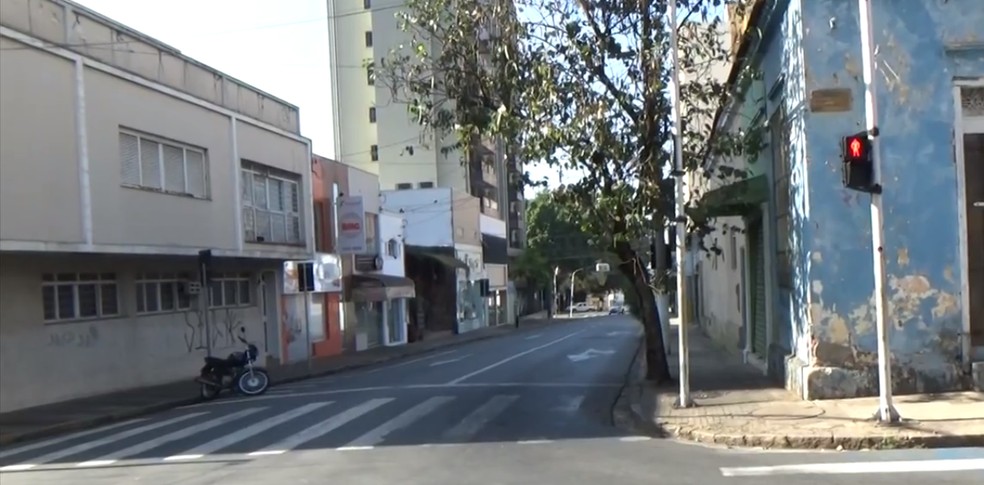 Rua do Centro de Limeira com pouco movimento no segundo s&aacute;bado de lockdown &mdash; Foto: Reprodu&ccedil;&atilde;o/EPTV