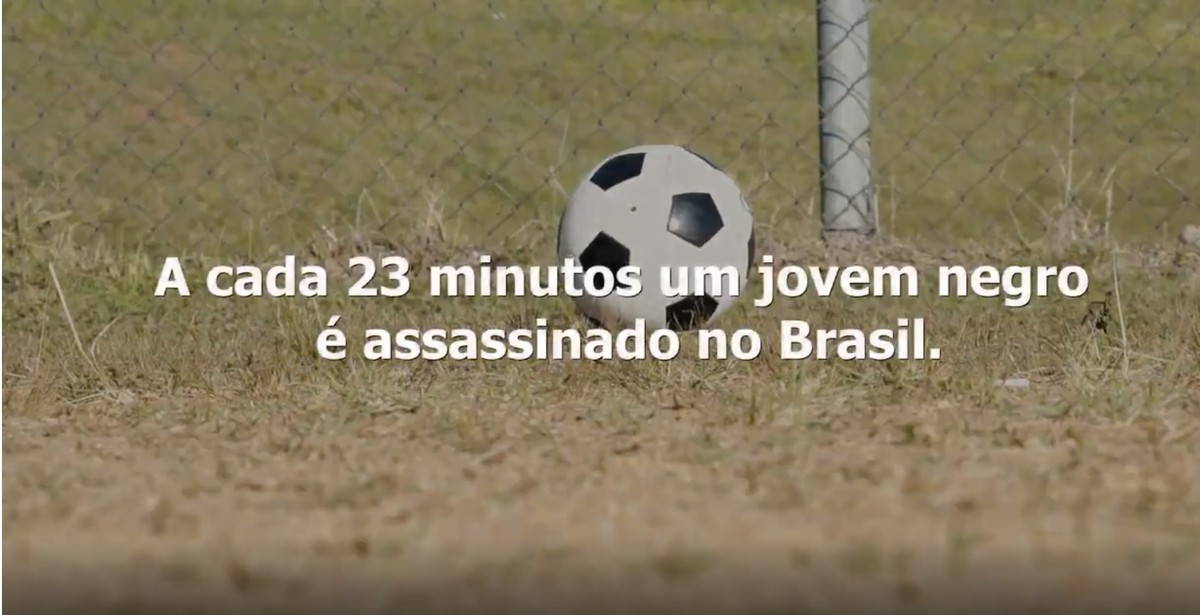 Vítimas de racismo no futebol brasileiro deixam o silêncio e passam a denunciar Esportes Estadão